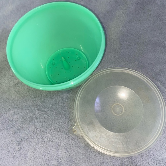Vintage Tupperware Crisp It - Picture 2 of 6